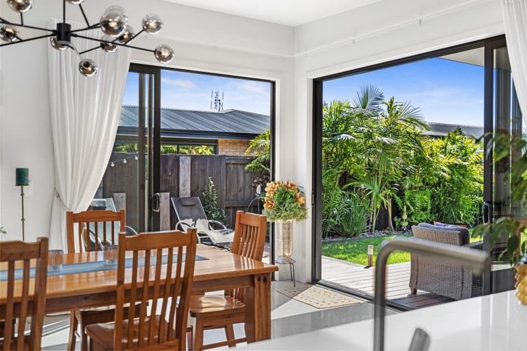Photo of property in 99 The Boulevard, Papamoa Beach, Papamoa, 3118