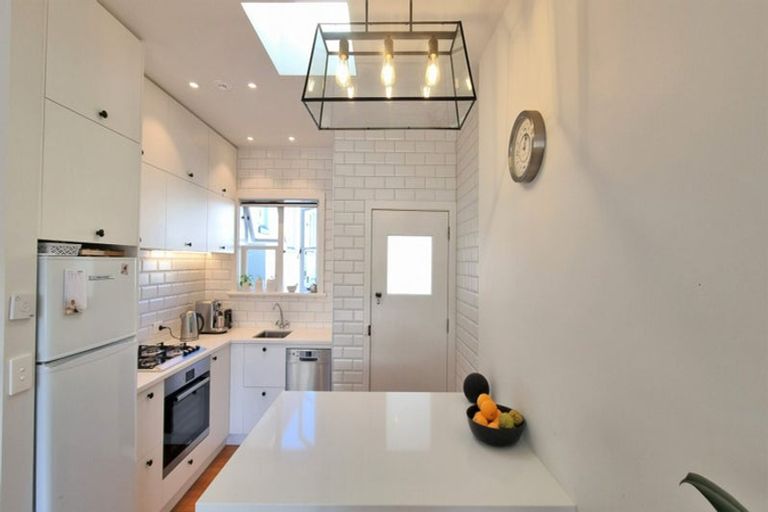 Photo of property in 3/64 Victoria Road, Devonport, Auckland, 0624