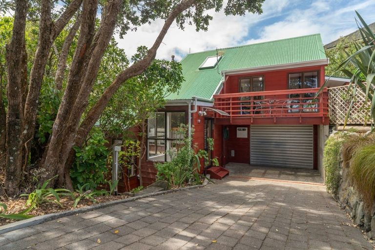 Photo of property in 18 Roys Road, Plimmerton, Porirua, 5026