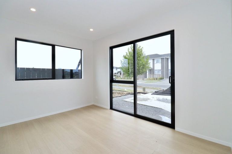 Photo of property in 13 Ngakau Road, Karaka, 2113