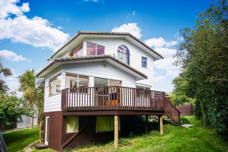 Photo of property in 20 Finlow Drive, Te Atatu South, Auckland, 0610