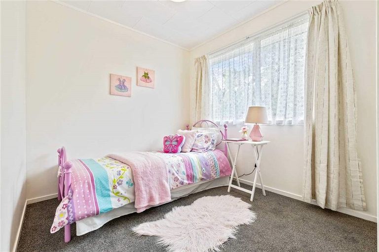 Photo of property in 137 Universal Drive, Henderson, Auckland, 0610