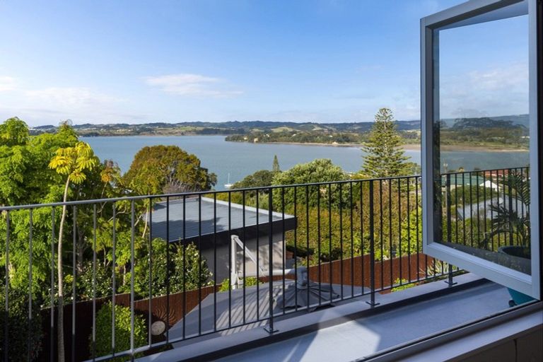 Photo of property in 3 Pounamu Place, Shelly Park, Auckland, 2014