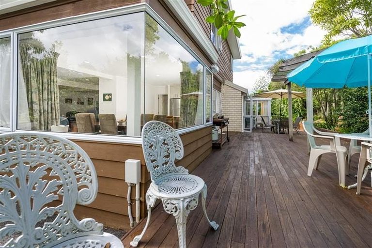 Photo of property in 32 Crestview Place, Browns Bay, Auckland, 0630