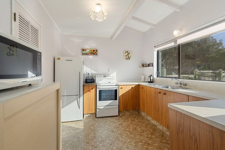Photo of property in 2 Ono Street, Waikanae Beach, Waikanae, 5036