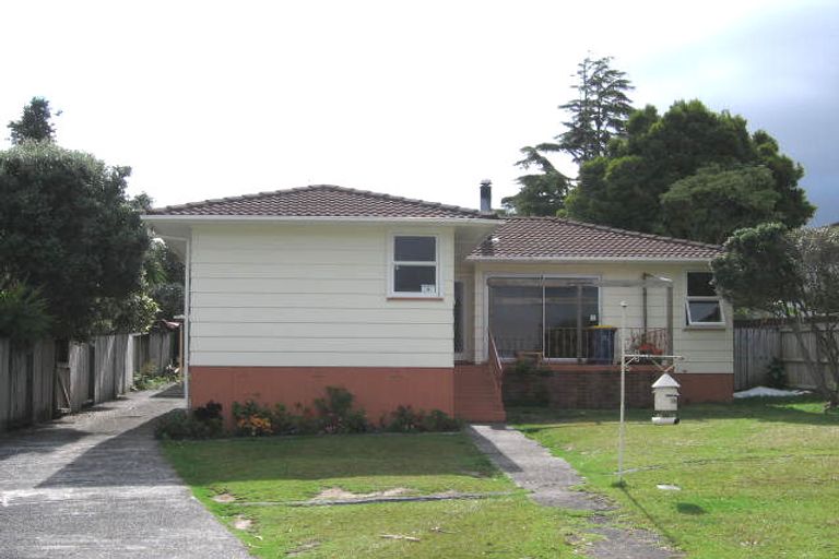 Photo of property in 39 Harmel Road, Glendene, Auckland, 0602