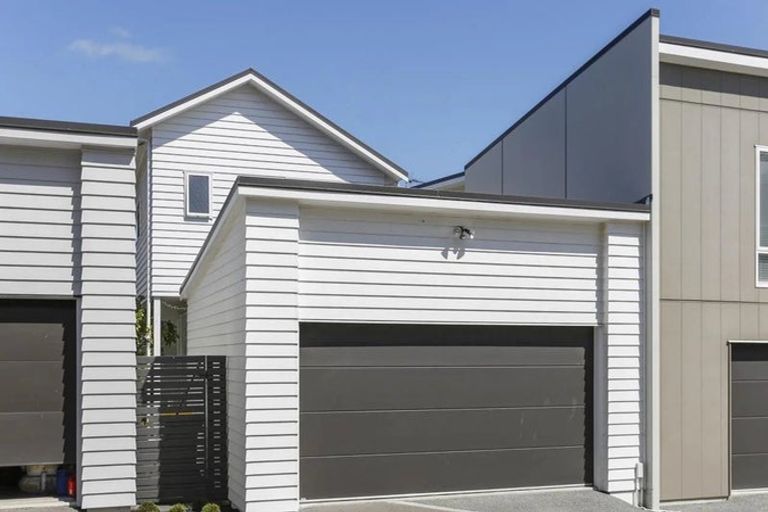 Photo of property in 2 Kotuku Lane, Hobsonville, Auckland, 0616