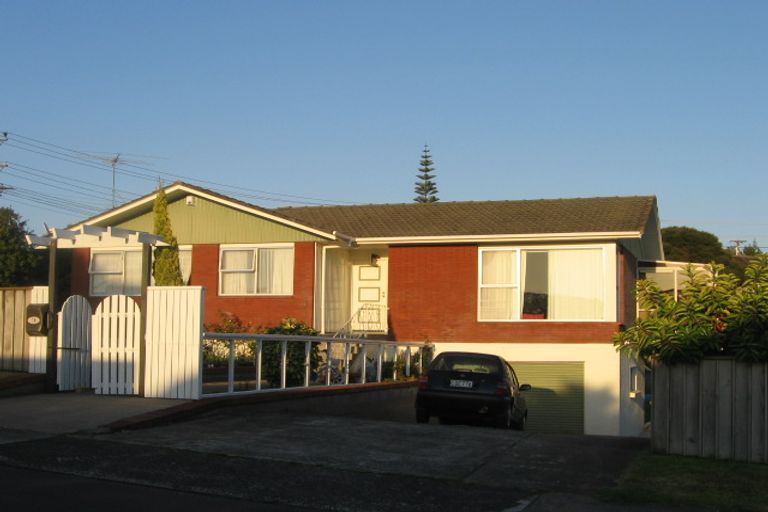 Photo of property in 1/1a Hamilton Place, Glenfield, Auckland, 0629