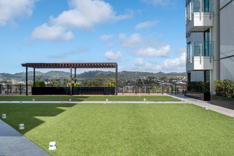 Photo of property in 205/8 Waikumete Road, Glen Eden, Auckland, 0602