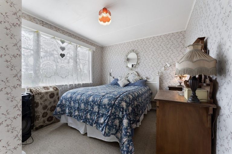 Photo of property in 19 Graves Street, Eltham, 4322