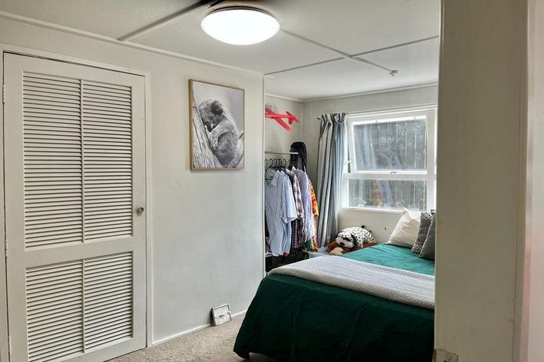 Photo of property in 1 Christina Avenue, Te Atatu South, Auckland, 0602