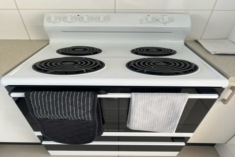 Photo of property in Beresford Apartments, 12/118 Russell Terrace, Berhampore, Wellington, 6023