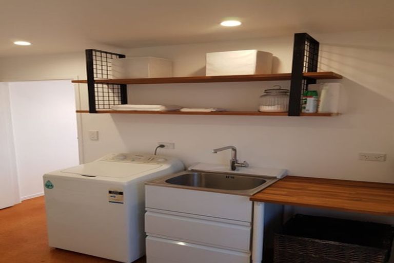 Photo of property in 5 Madison Place, Forrest Hill, Auckland, 0620