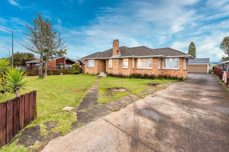 Photo of property in 4168 Great North Road, Glendene, Auckland, 0602