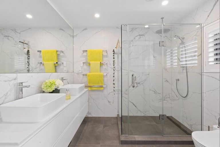 Photo of property in 96 Grovenor Drive, Orewa, 0931