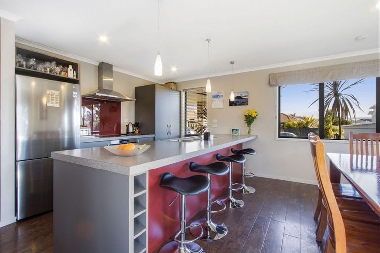 Photo of property in 8 Olive Close, Omokoroa, 3114