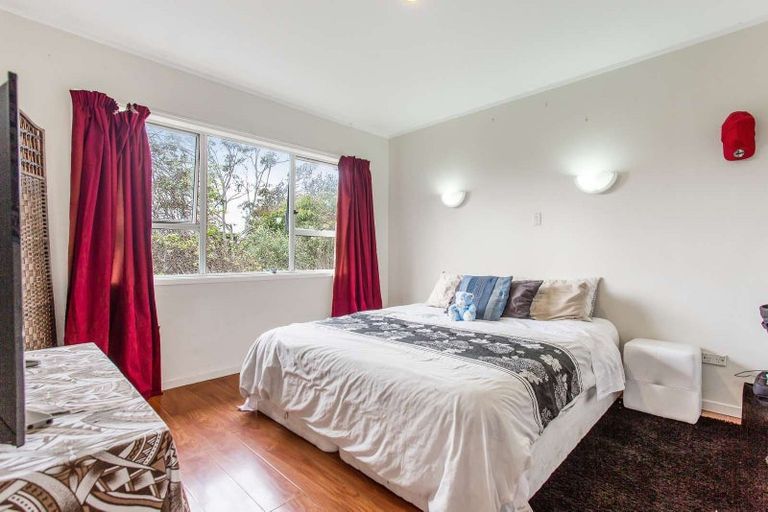Photo of property in 5 Lysander Crescent, Beach Haven, Auckland, 0626