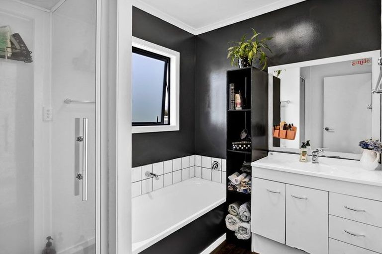 Photo of property in 53 Denmark Terrace, Midhirst, Stratford, 4394