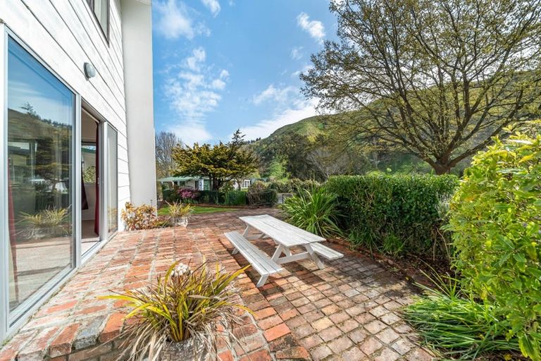 Photo of property in 329a Paekakariki Hill Road, Paekakariki Hill, Porirua, 5381