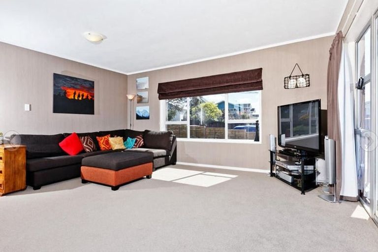 Photo of property in 1/240 Onewa Road, Birkenhead, Auckland, 0626
