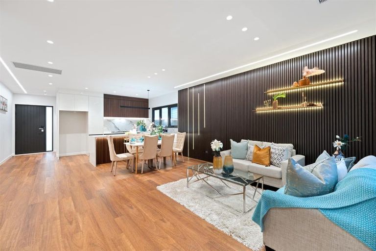 Photo of property in 25 Whakairo Crescent, Gulf Harbour, Whangaparaoa, 0930