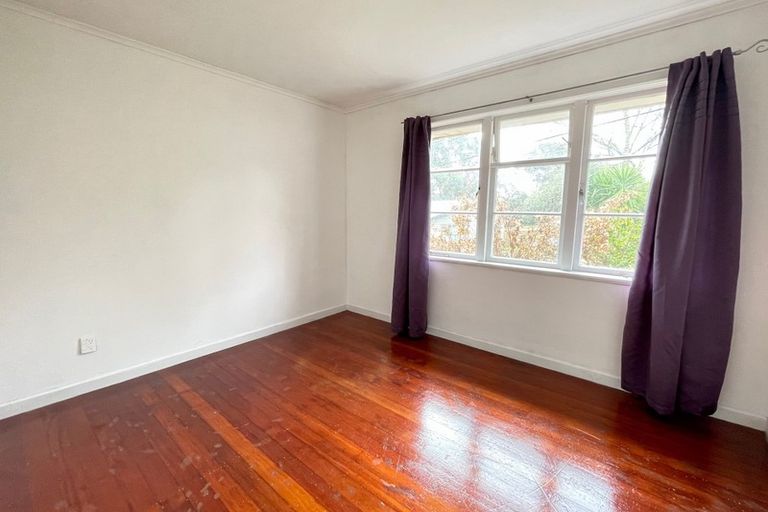 Photo of property in 38 Millbrook Road, Henderson, Auckland, 0612