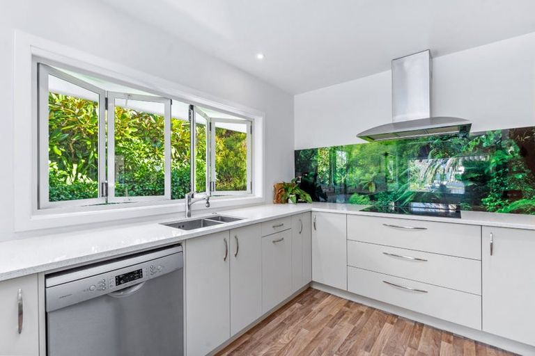 Photo of property in 1/22 Tiri Road, Milford, Auckland, 0620
