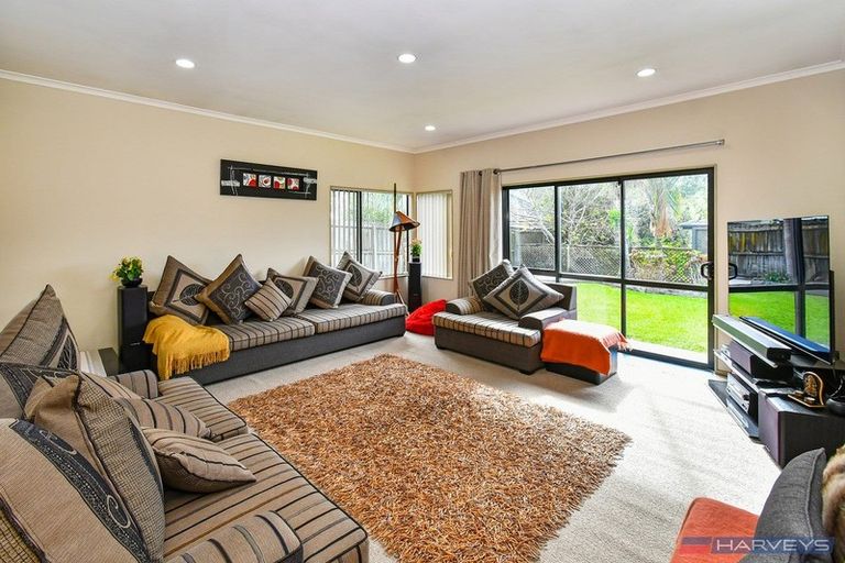Photo of property in 12 Watervista Place, Mangere Bridge, Auckland, 2022