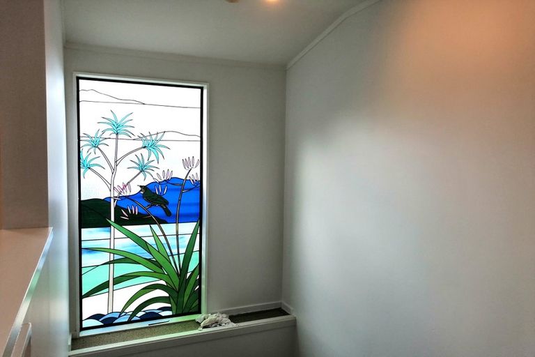 Photo of property in 1/11 Strabo Place, Windsor Park, Auckland, 0632