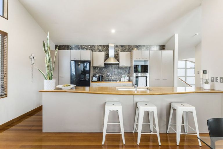 Photo of property in 1/94 Kitchener Road, Milford, Auckland, 0620