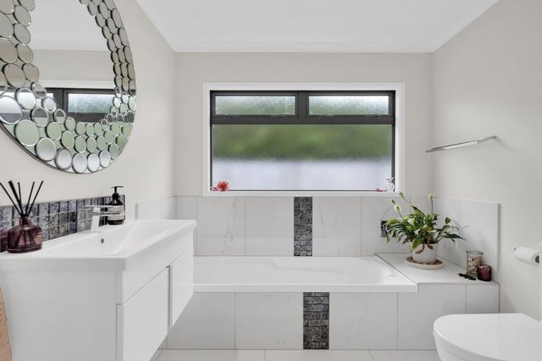 Photo of property in 86 Tiri Road, Tindalls Beach, Whangaparaoa, 0930