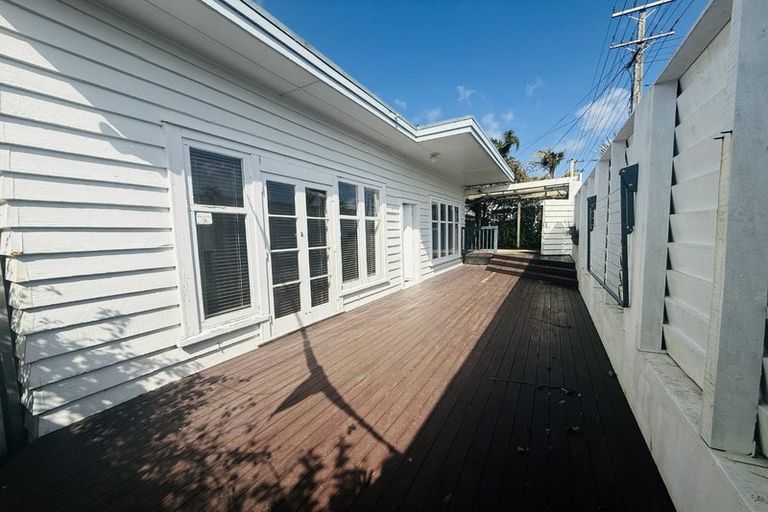 Photo of property in 90 Arran Road, Browns Bay, Auckland, 0630