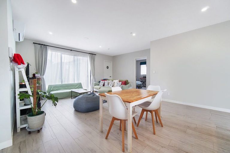 Photo of property in 6 Joseph Kokich Avenue, Swanson, Auckland, 0614