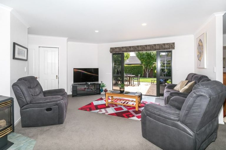 Photo of property in 14 Limousin Place, Grandview Heights, Hamilton, 3200