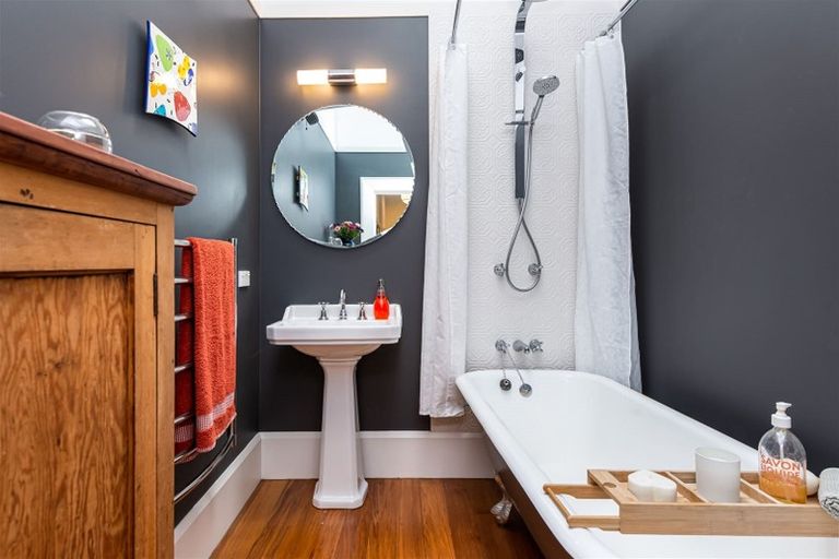 Photo of property in 21 Locarno Street, Opawa, Christchurch, 8023