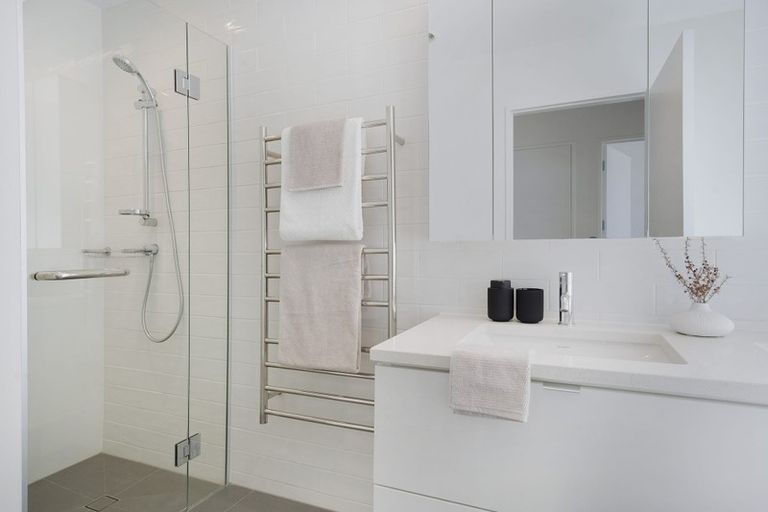 Photo of property in 13 Isitt Road, Hobsonville, Auckland, 0616