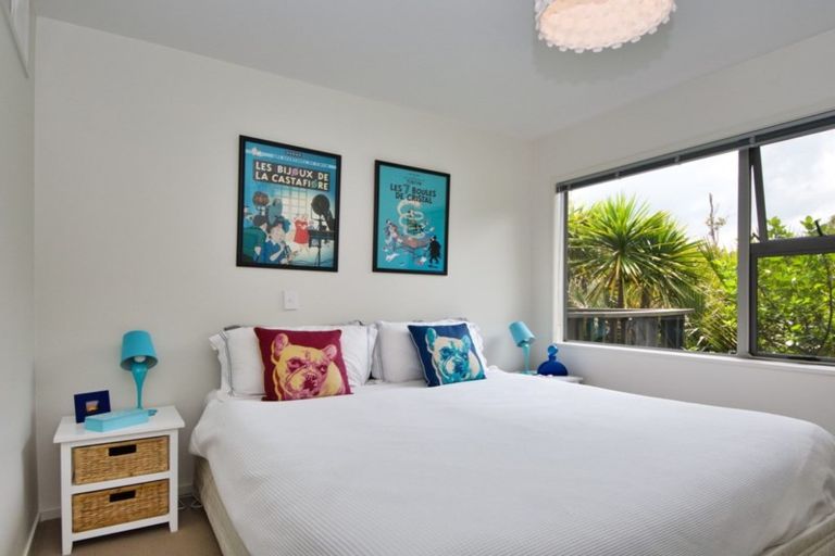 Photo of property in 21 Rayner Road, Piha, New Lynn, 0772