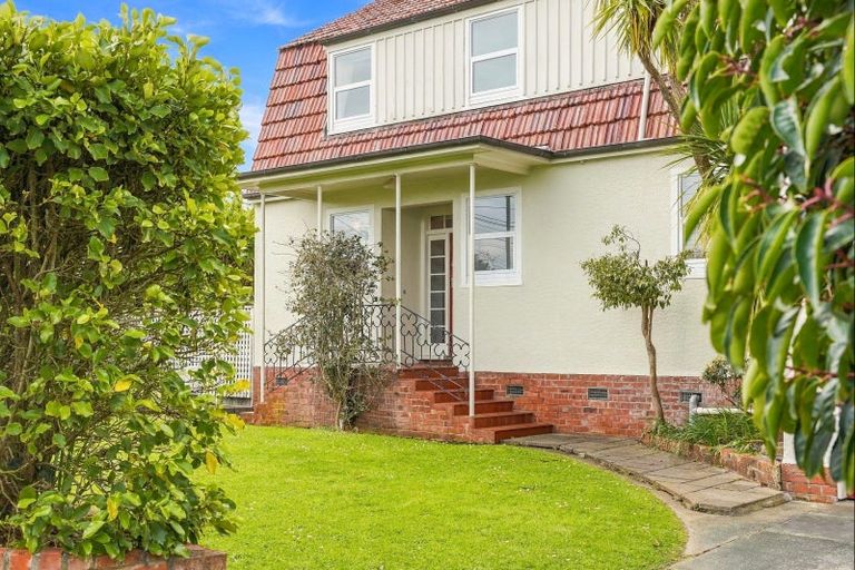 Photo of property in 3 Dickson Crescent, Saint Johns Hill, Whanganui, 4500