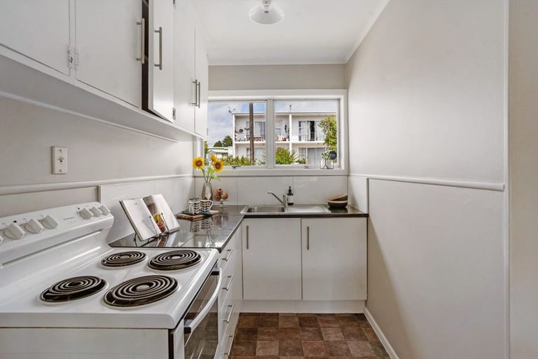 Photo of property in 3/68 Rua Road, Glen Eden, Auckland, 0602