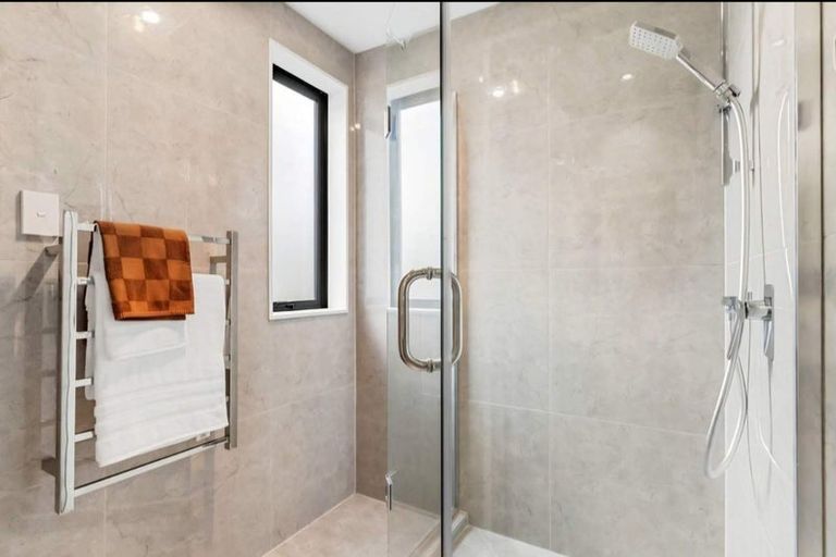 Photo of property in 122d Lancaster Road, Beach Haven, Auckland, 0626