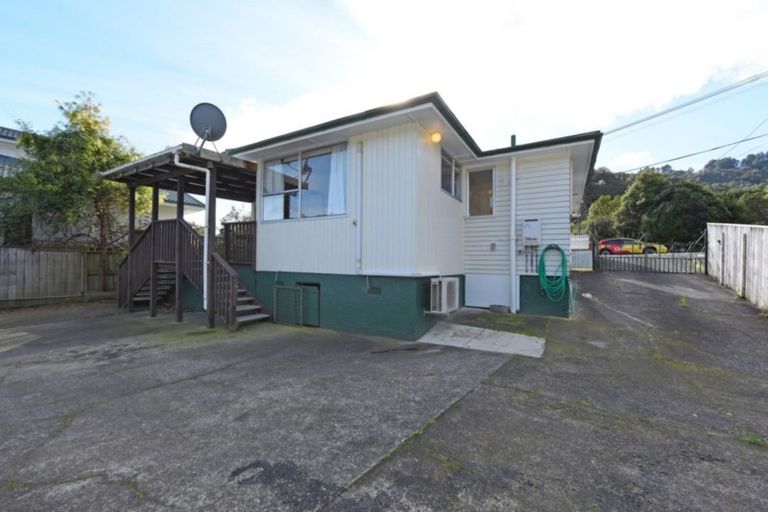 Photo of property in 102 Horoeka Street, Stokes Valley, Lower Hutt, 5019