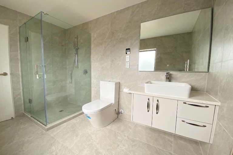 Photo of property in 42 Mcwhirters Farm Lane, Massey, Auckland, 0614