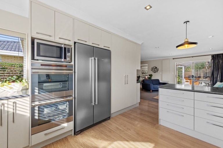 Photo of property in 16 Chippewa Place, Conifer Grove, Takanini, 2112