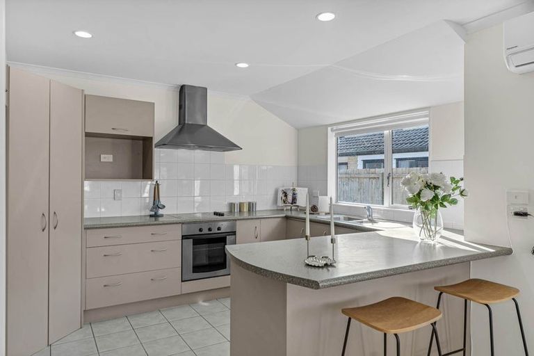 Photo of property in 2 Cathcart Close, Pukekohe, 2120