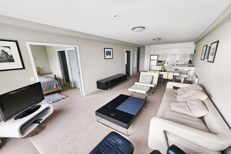 Photo of property in The Capital, 2/370 Oriental Parade, Oriental Bay, Wellington, 6011