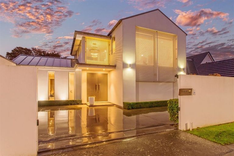 Photo of property in 64 Kotare Street, Fendalton, Christchurch, 8041