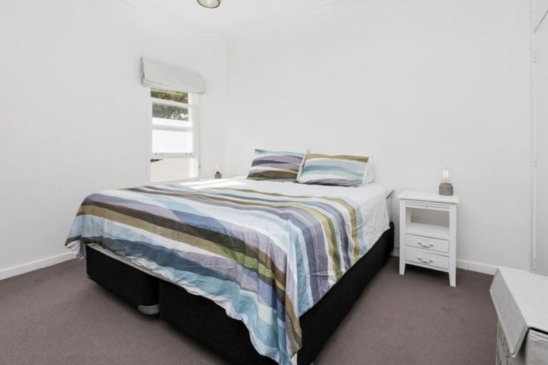 Photo of property in Illawarra Flats, 11/6 Brighton Road, Parnell, Auckland, 1052