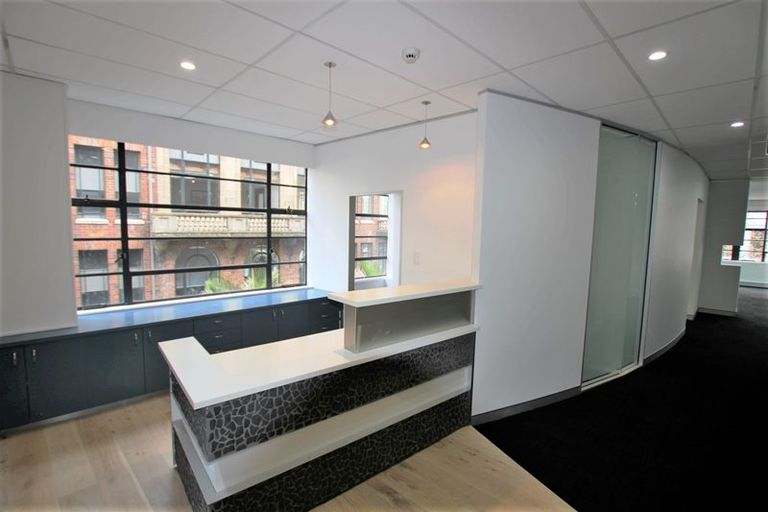 Photo of property in 112 Queen Street, Northcote Point, Auckland, 0627