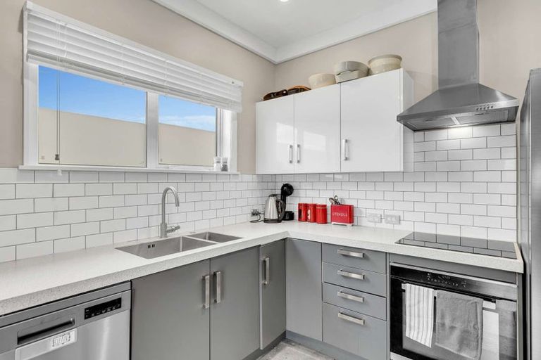 Photo of property in 56 Queenwood Road, Levin, 5510