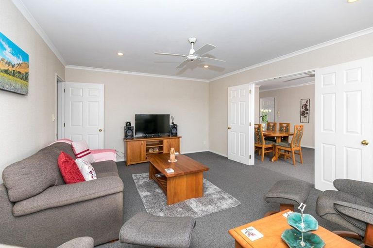 Photo of property in 15 Highbury Place, Nawton, Hamilton, 3200